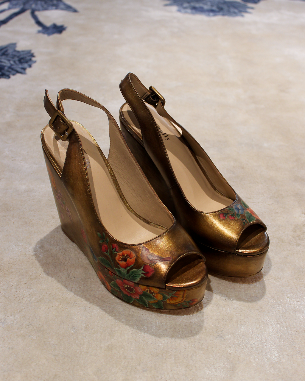 Zaakiya Gold Handpainted Wedge